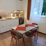 Dome At Nepliget Appartement Boedapest